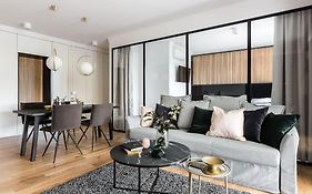 Elegancki i Stylowy Apartament w Gdańsku z Klimatyzacją, Wanną i Parkingiem by Noclegi Renters